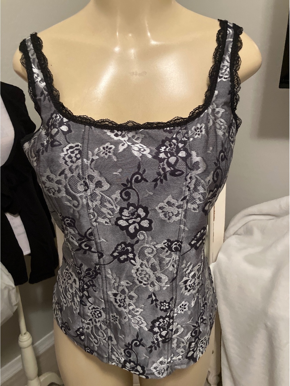 Pre-Loved WHBM Women's Floral Lace Camisole Top Size L